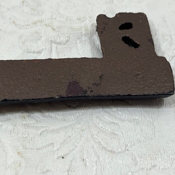 VTG Cast Iron Hanging Skeleton Key Wall Accent Decor Rustic 4.5"x2.5" - Picture 8 of 12